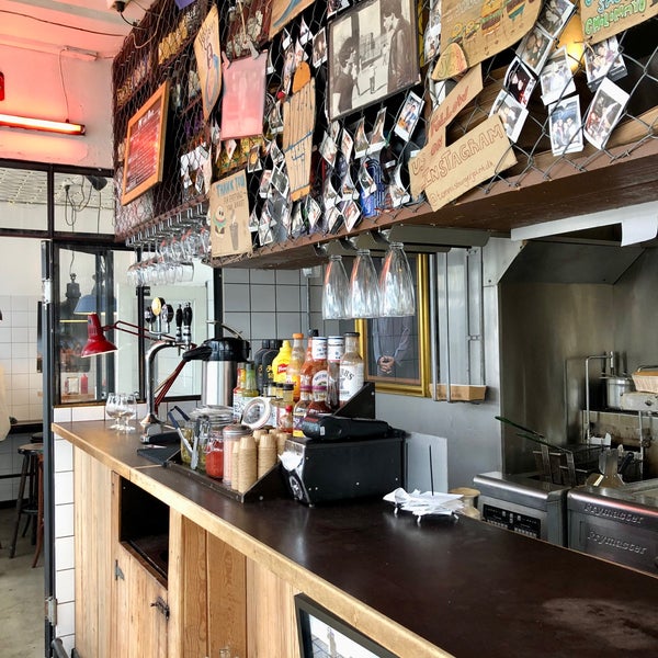 6/3/2022 tarihinde Hana T.ziyaretçi tarafından Tommi&#39;s Burger Joint'de çekilen fotoğraf