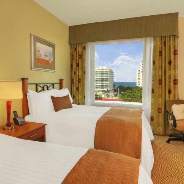Foto diambil di Verdanza Hotel, a member of Summit Hotels &amp; Resorts oleh Verdanza Hotel, a member of Summit Hotels &amp; Resorts pada 8/16/2013