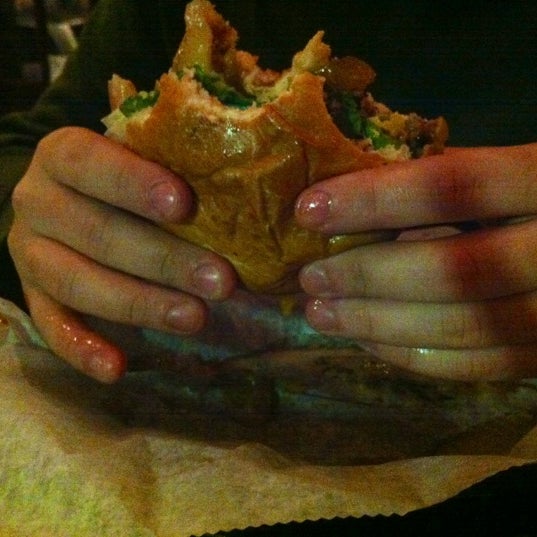 11/16/2012にdawn h.がPop&#39;s Burgerで撮った写真