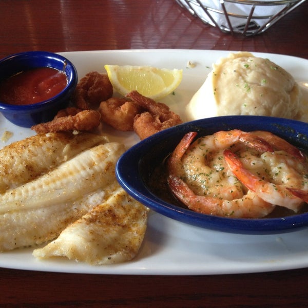 Photo taken at Red Lobster by Deondriea C. on 8/20/2013