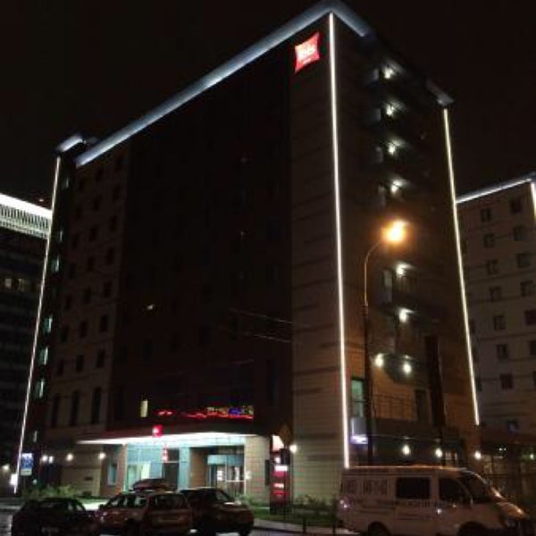 รูปภาพถ่ายที่ Ibis โดย Faik ç. เมื่อ 4/25/2019