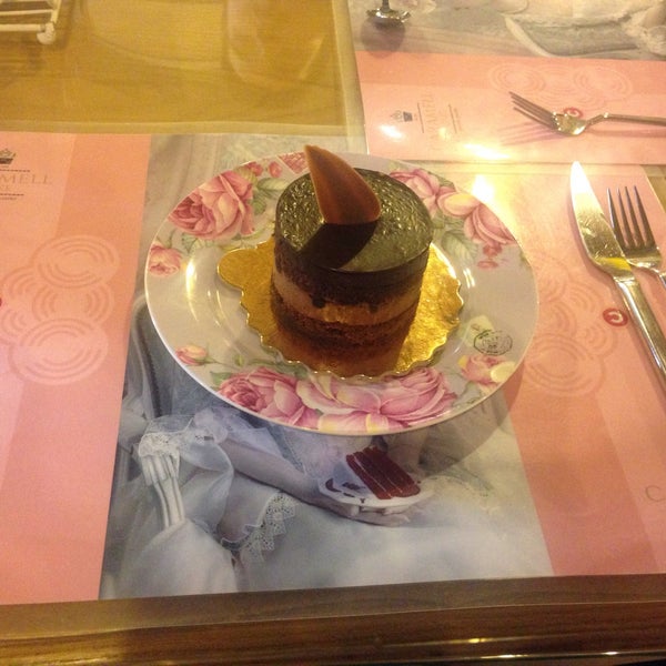 1/1/2015에 Busra K.님이 Caramell Cake에서 찍은 사진
