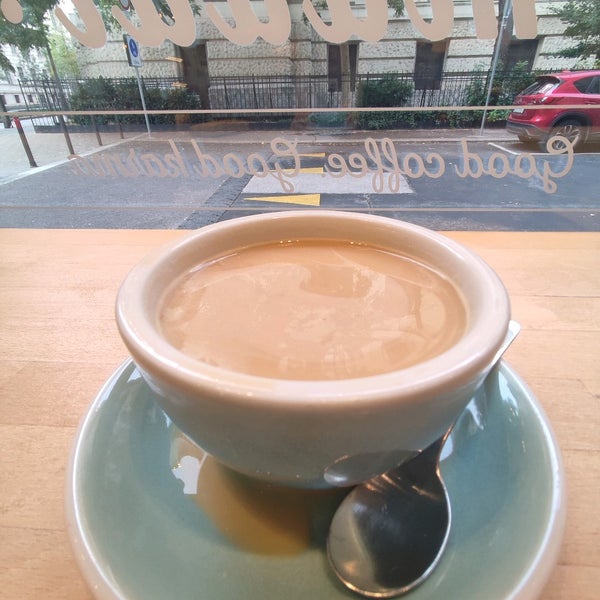 10/11/2021 tarihinde Lexiziyaretçi tarafından Madal Cafe - Espresso &amp; Brew Bar'de çekilen fotoğraf