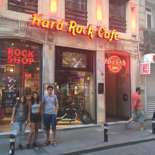 Photo taken at Hard Rock Cafe Istanbul by Beril G. on 8/24/2015