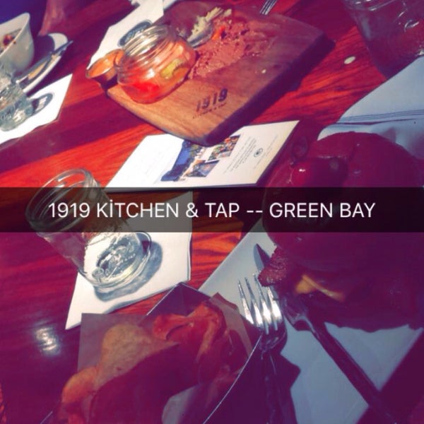 Photo taken at 1919 Kitchen &amp; Tap by 💫S 💫S on 9/13/2017