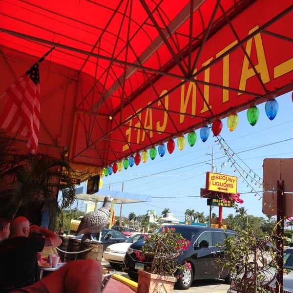 Foto tirada no(a) Denny&#39;s Latin Cafe por Philip H. em 2/24/2013