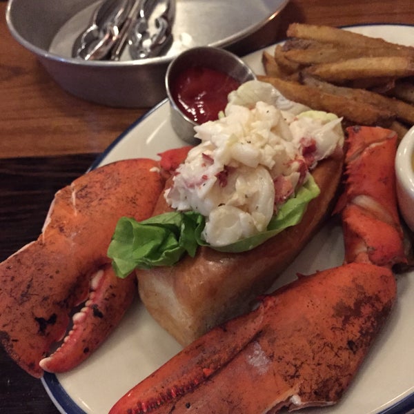 Photo taken at Ballard Annex Oyster House by Amy T. on 12/29/2014