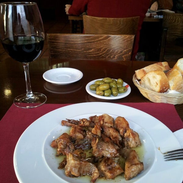 12/14/2013 tarihinde Miguel T.ziyaretçi tarafından Restaurant Marina'de çekilen fotoğraf