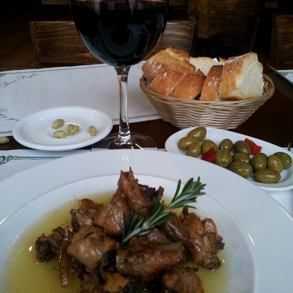 11/30/2013 tarihinde Miguel T.ziyaretçi tarafından Restaurant Marina'de çekilen fotoğraf