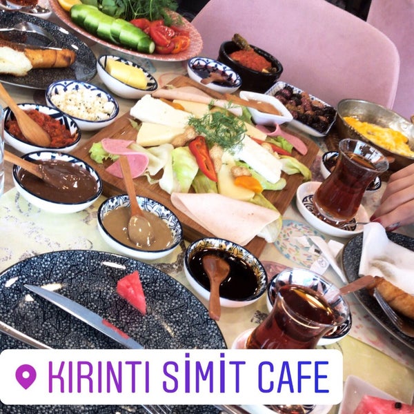 Снимок сделан в Kirinti Simit Cafe пользователем N E. 7/10/2019