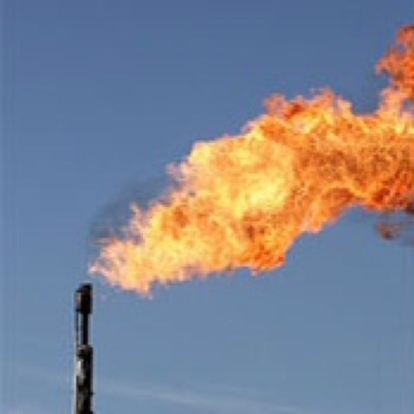 Сжигание попутного газа рациональное. Факел сжигания попутного газа. Сжигание попутного нефтяного газа. Сжигают ГАЗ. Сжигание нефти.