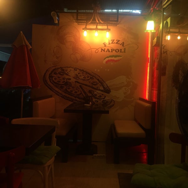 Foto scattata a Pizza Napoli da Murat Ç. il 8/8/2018
