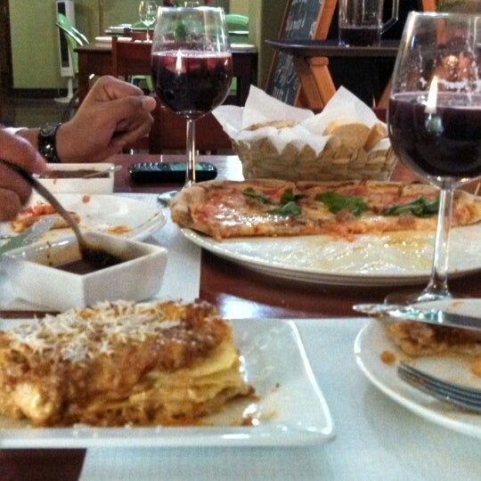 Photo taken at Restaurante italiano Epicuro by Sara V. on 10/26/2014