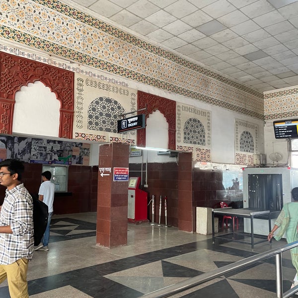 Agra Cantonment Railway Station (AGC) 14 tips