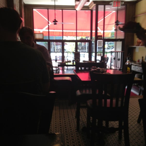 7/7/2013 tarihinde Katie H.ziyaretçi tarafından Antika Restaurant &amp; Pizzeria'de çekilen fotoğraf