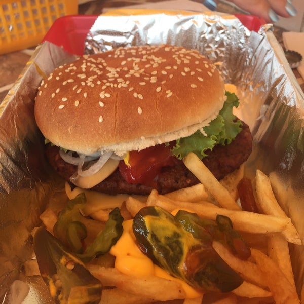 Foto scattata a Pepe&#39;s burger snacks     Cuando usted la prueba lo comprueba, La mejor! da Gerardo Ruben B. il 8/14/2015