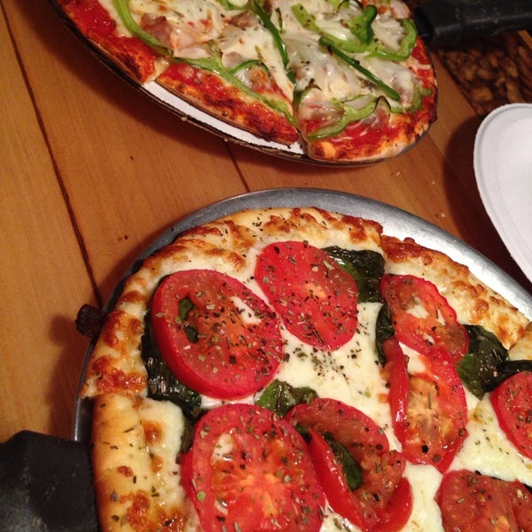Photo taken at Bill&#39;s Pizza &amp; Pub by sama_rama on 5/17/2014