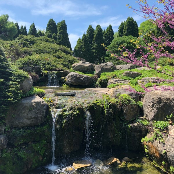 Das Foto wurde bei Olbrich Botanical Gardens von sama_rama am 5/18/2018 aufgenommen