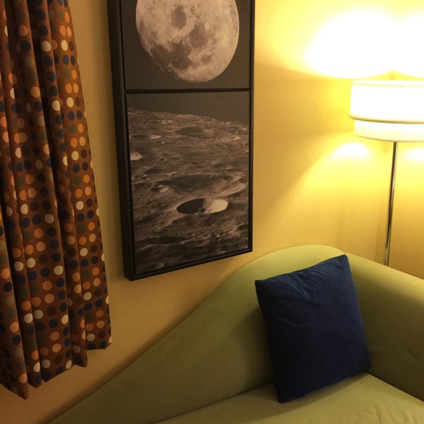 Foto diambil di Moonrise Hotel oleh sama_rama pada 1/24/2016