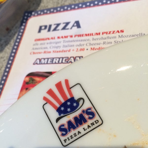 Foto scattata a Sam&#39;s Pizza Land da OFF_SCUBA 6. il 4/21/2015