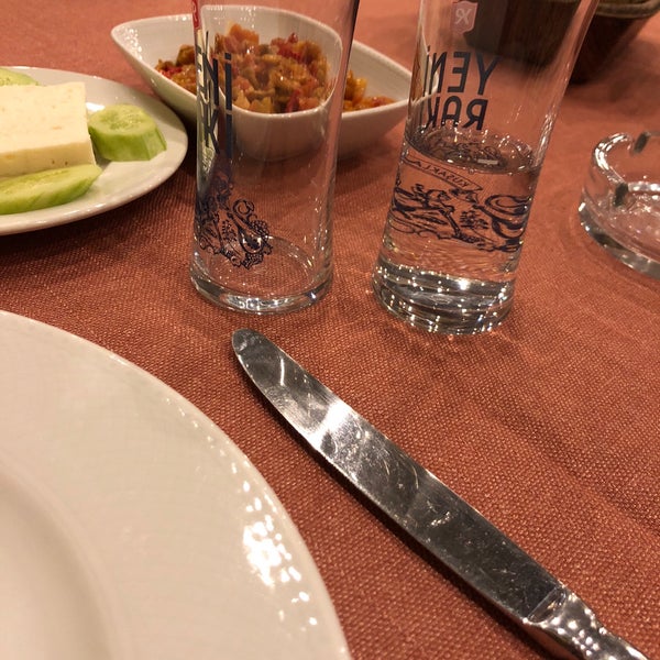Das Foto wurde bei Balıkçıdede Restaurant von Osman&amp;clk am 10/26/2018 aufgenommen