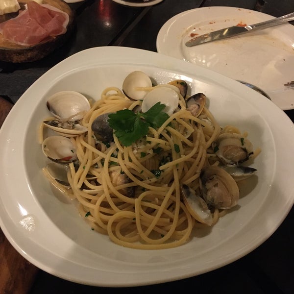 Foto tomada en Why Not Italian Food  por Chuanpis C. el 2/29/2020