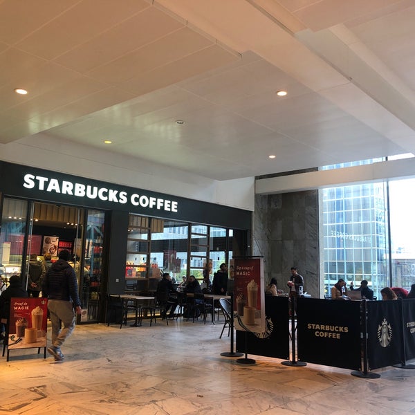 Foto tomada en Starbucks  por Mariel d. el 11/11/2018