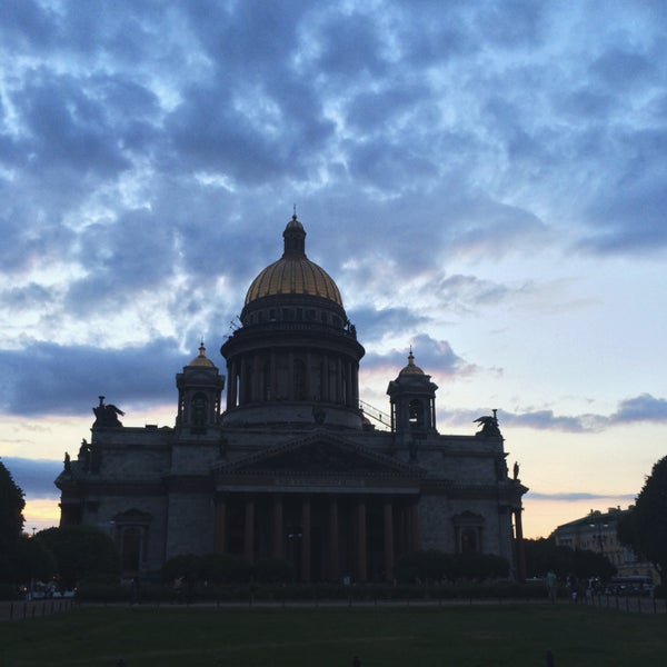 Американское здание напоминающие Исаакиевский собор
