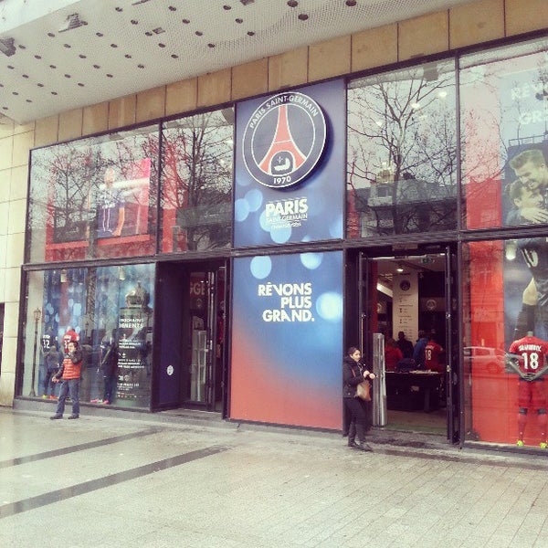 Photos at Boutique Officielle du Paris SaintGermain (PSG)  Sporting