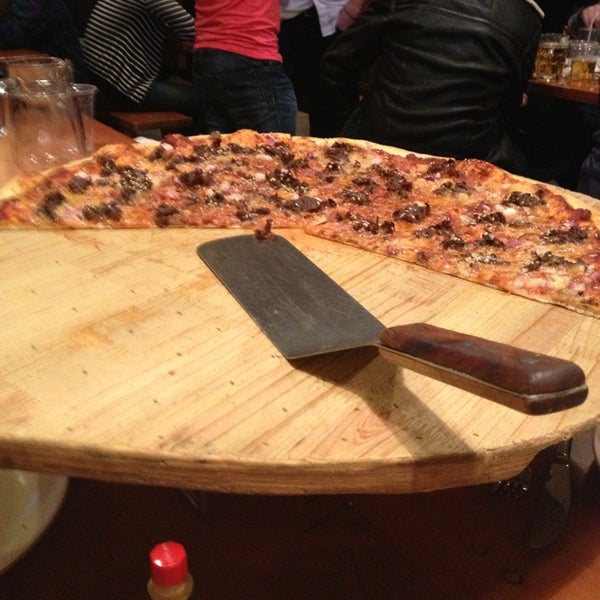 4/19/2013にVictoria S.がPyro Pizzaで撮った写真