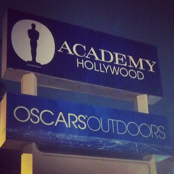 Photo prise au Oscars Outdoors (Academy Hollywood) par Cherry T. le5/26/2013