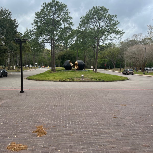 Foto diambil di University of Houston-Clear Lake oleh Trebor B. pada 3/29/2022