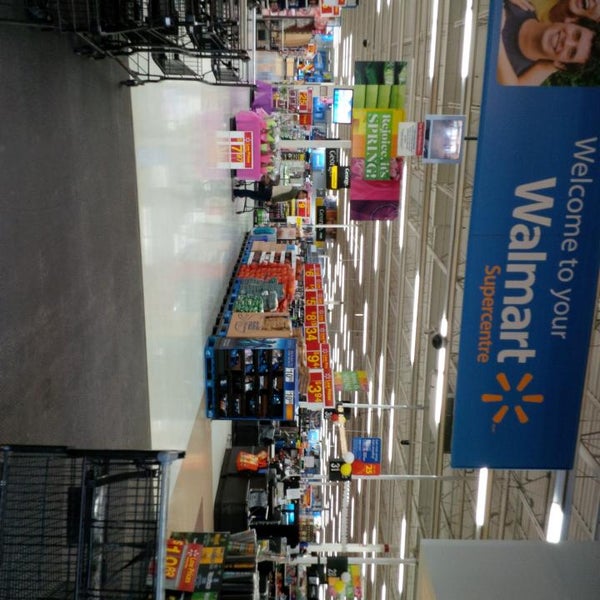 5/11/2014에 Haruko C.님이 Walmart Supercentre에서 찍은 사진