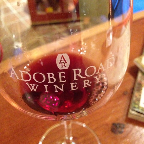 Foto scattata a Adobe Road Winery da Joel U. il 11/4/2013