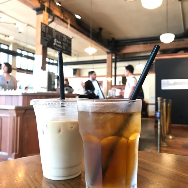 Foto tirada no(a) Case Study Coffee por Maggie H. em 7/15/2018