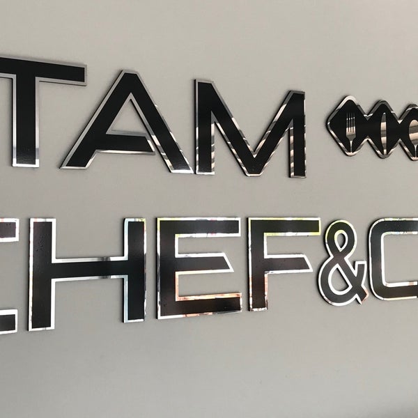 รูปภาพถ่ายที่ TAM Chef&amp;Co. โดย Trk เมื่อ 2/14/2018