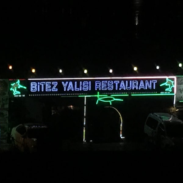 Photo taken at Bitez Yalısı Balık Restourant by Gökhan A. on 8/10/2018