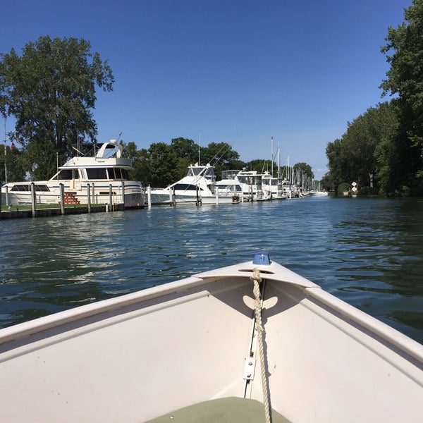 Ford Yacht Club Harbor or Marina in Grosse Ile