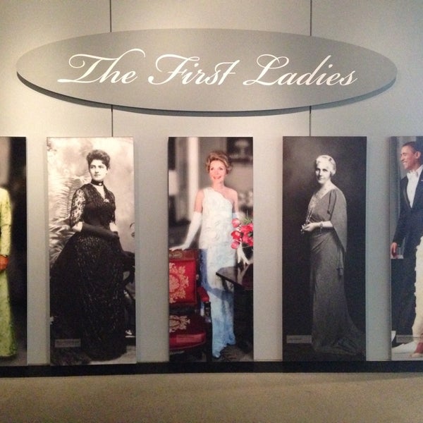 9/19/2014 tarihinde Kevelyn D.ziyaretçi tarafından The First Ladies Exhibition'de çekilen fotoğraf