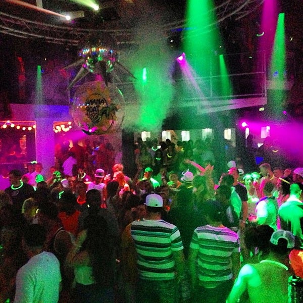 รูปภาพถ่ายที่ Club La Vela โดย DJ LEGACY / @TheRealDJLEGACY เมื่อ 6/2/2013