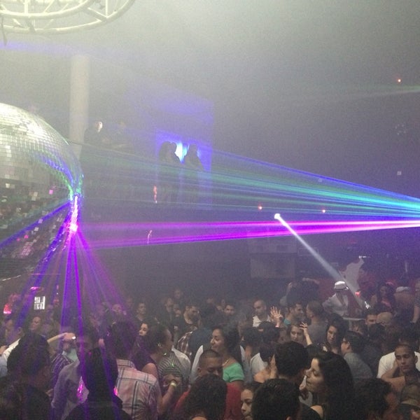 รูปภาพถ่ายที่ Passion Nightclub โดย DJ LEGACY / @TheRealDJLEGACY เมื่อ 4/6/2013