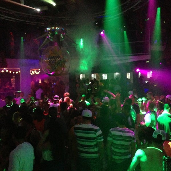 Foto scattata a Club La Vela da DJ LEGACY / @TheRealDJLEGACY il 6/2/2013