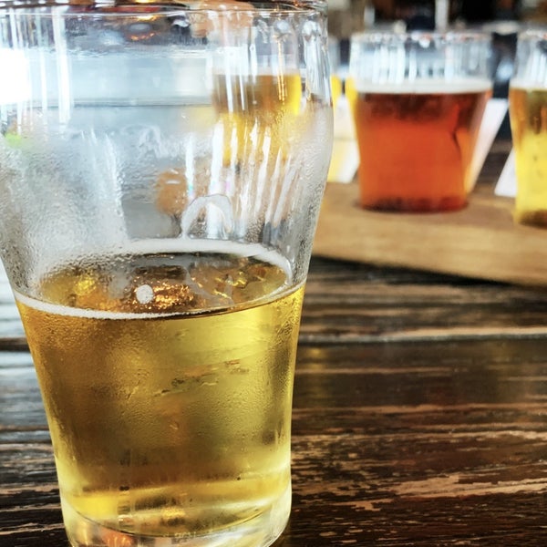 Photo taken at Big Rock Urban Brewery &amp; Eatery by Sam T. on 5/26/2019