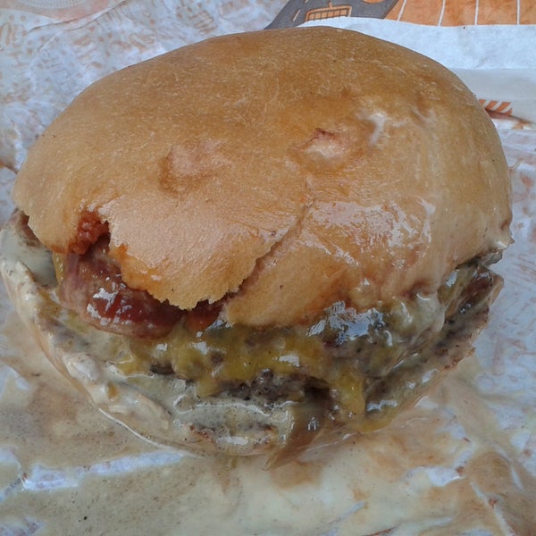 4/10/2014 tarihinde Tamás I.ziyaretçi tarafından Zing Burger'de çekilen fotoğraf
