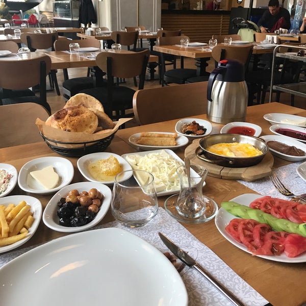 รูปภาพถ่ายที่ Kalaylı Restoran โดย 💖💖💖SAH_NESLİ💖❤️💖 เมื่อ 5/13/2018