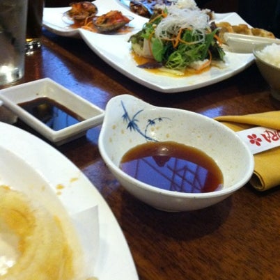 Foto diambil di Sakura Japanese Steak, Seafood House &amp; Sushi Bar oleh Rick J. pada 9/22/2012