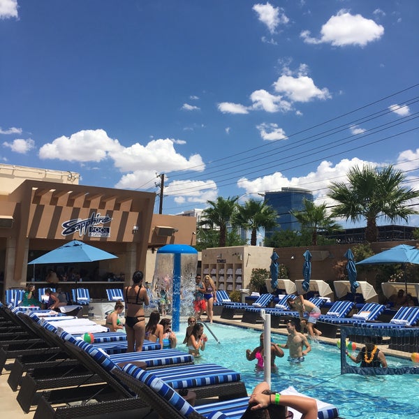 8/6/2016 tarihinde Louziyaretçi tarafından Sapphire Pool &amp; Dayclub Las Vegas'de çekilen fotoğraf