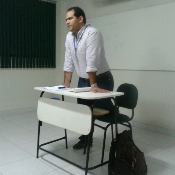 Das Foto wurde bei FAFICA - Faculdade de Filosofia, Ciências e Letras de Caruaru von Izaquiel S. am 4/4/2013 aufgenommen