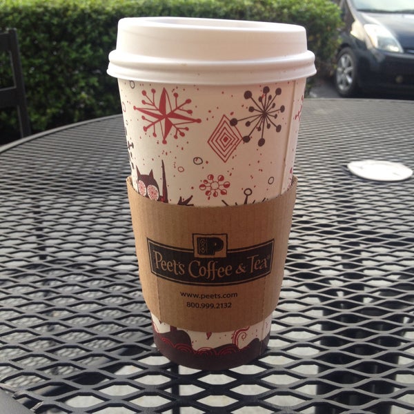 Foto tomada en Peet&#39;s Coffee &amp; Tea  por Laura P. el 12/22/2014