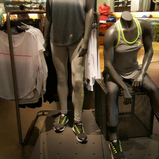 Nike top store westchester